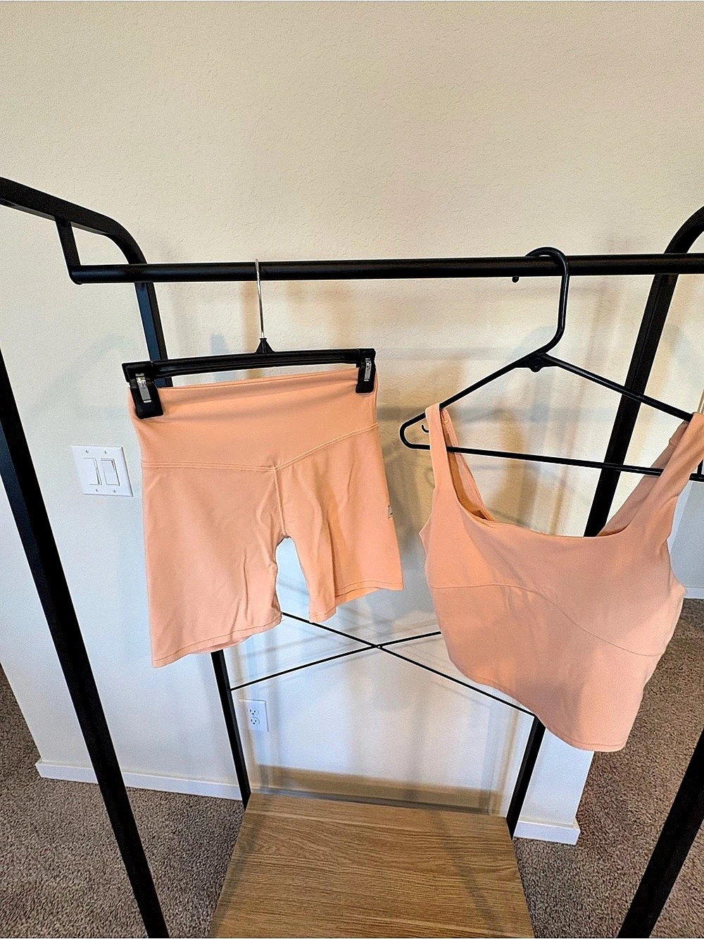 Vuori AllTheForm Set-Bright Peach (6” shorts)